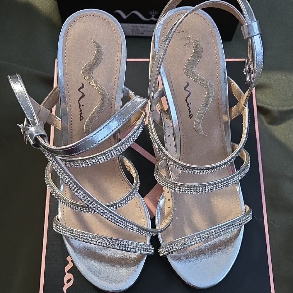 Nina Silver Metallic Heels - Size 7.5 - Picture 2 of 4